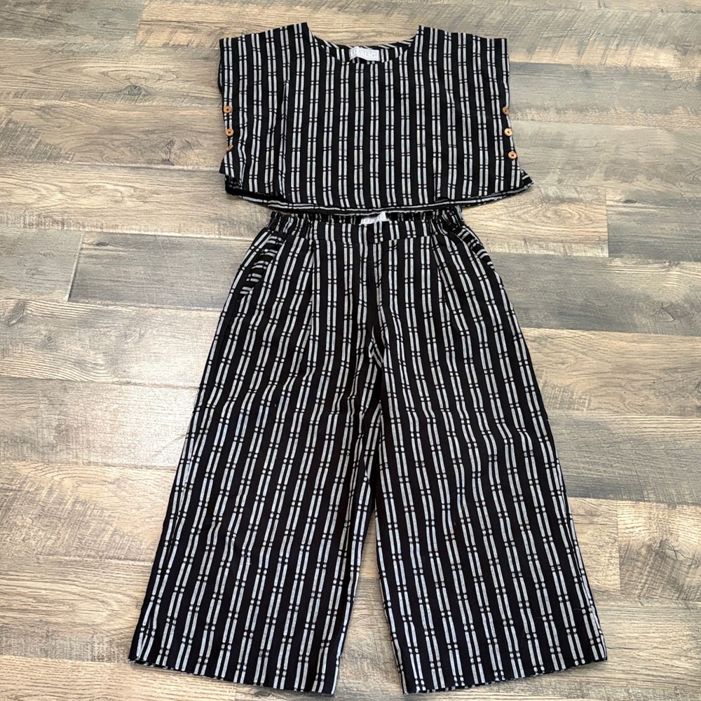 Liz Alig set
